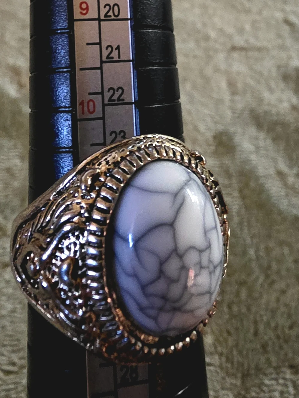 Antique Toned Ring with White Howlite Oval Stone Size 11 Look At Pics - Picture 8 of 9
